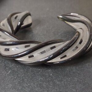 6 Inch Heavy Twisted Glass Bracelet